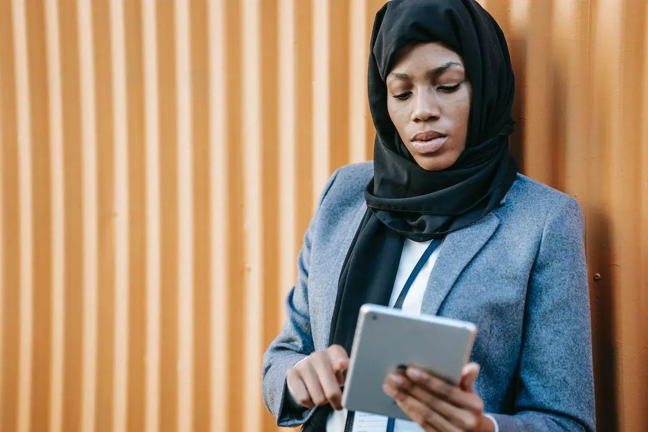 5 Tried-and-Tested Tactics to Motivate Your Hybrid Team
