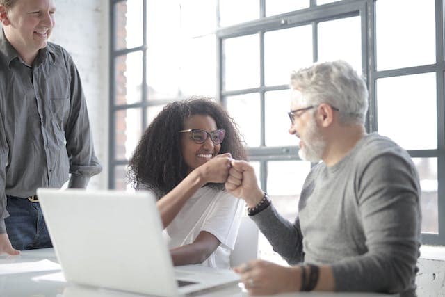 4 Steps to Building Strong Relationships With Your Peers, Boss & Direct Reports